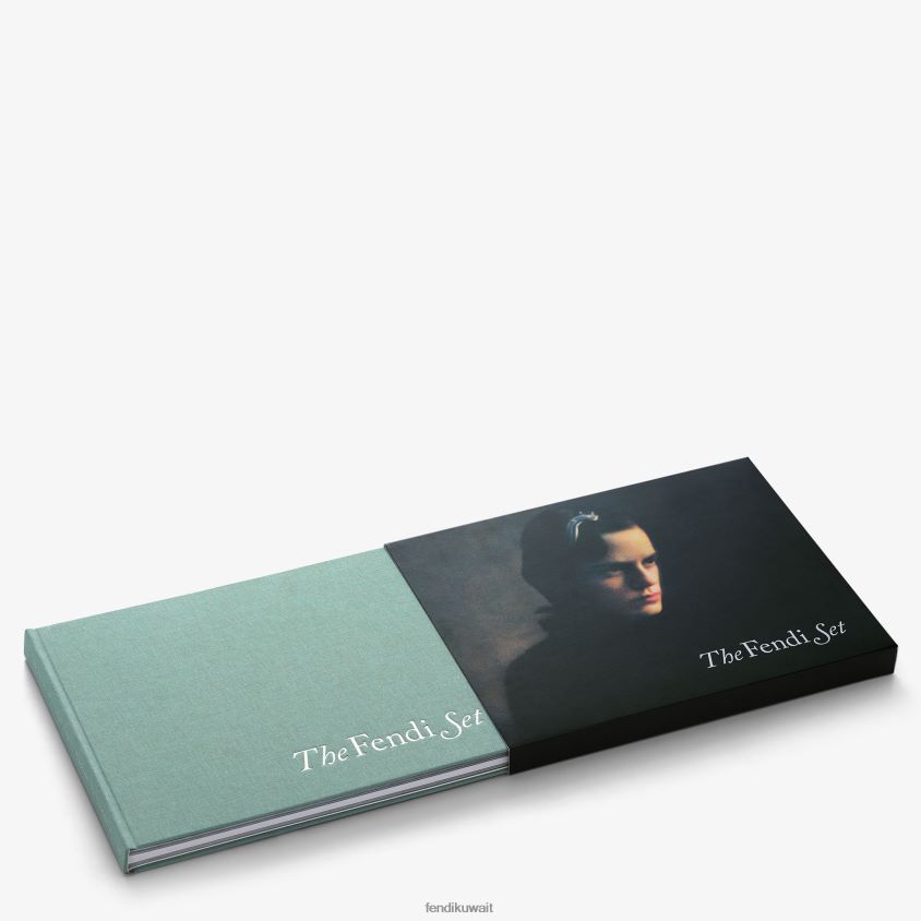 Fendi موضة للجنسين كتاب مُجلد لمجموعة الأزياء الراقية لربيع وصيف 2021 RTJZ465 مُكَمِّلات