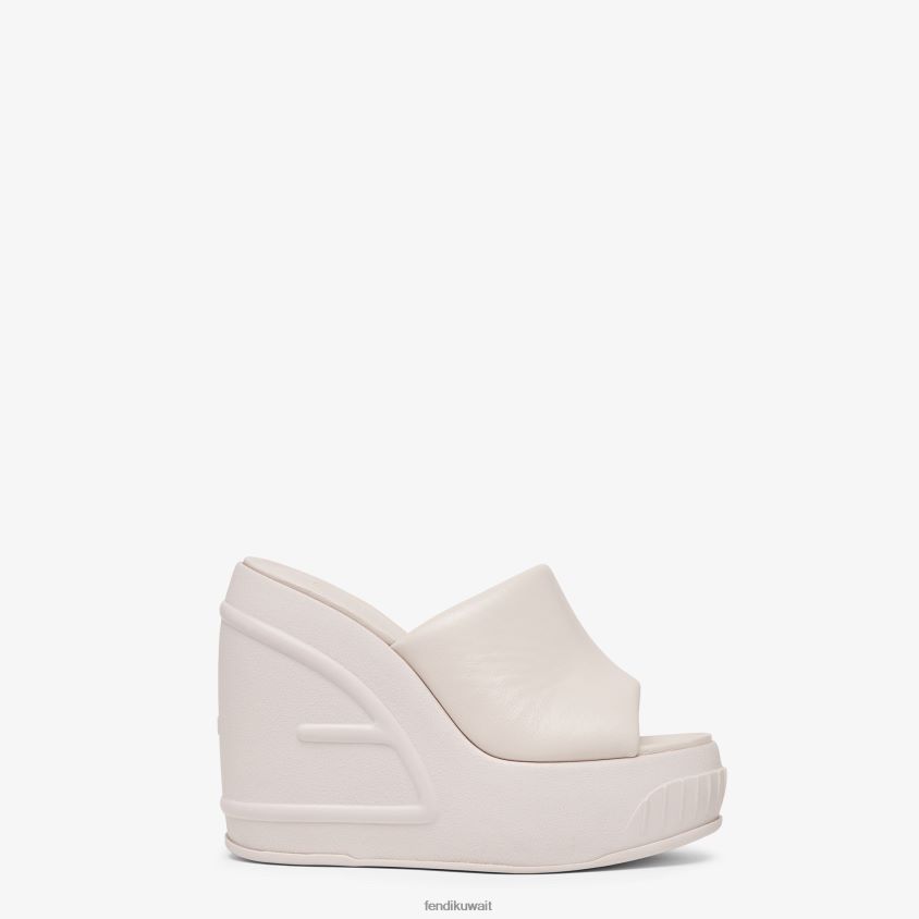 Fendi اللون البيج نحيف شرائح جلد نابا RTJZ1329 أحذية