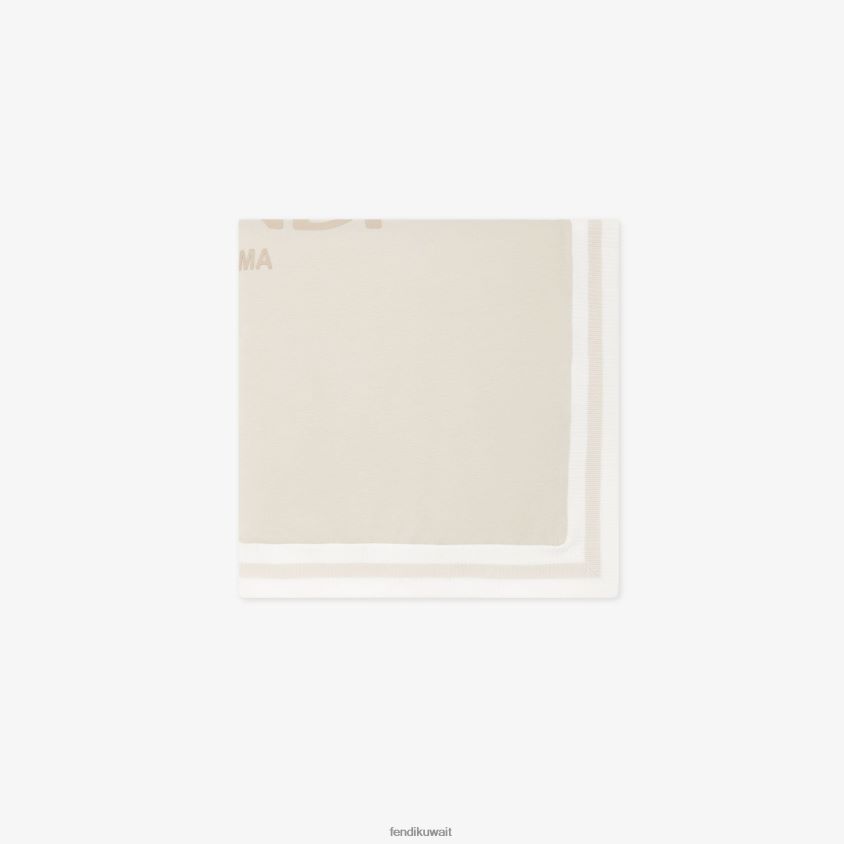 Fendi اللون البيج أطفال بطانية جيرسي روما RTJZ2774 مُكَمِّلات