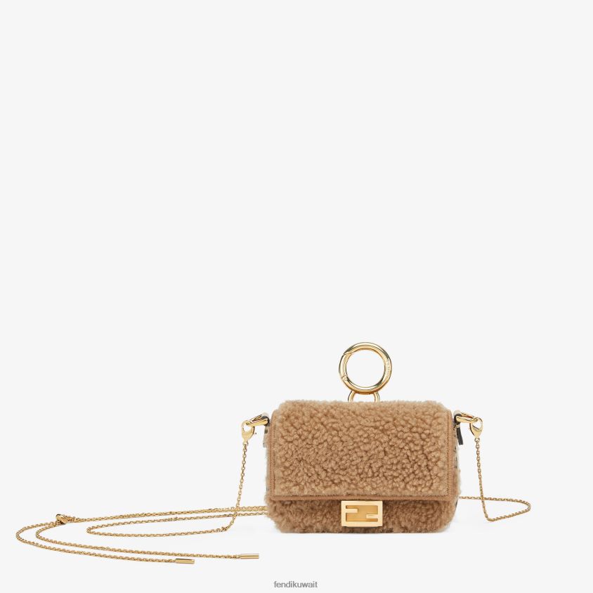 Fendi اللون البيج نحيف سحر جلد الغنم RTJZ397 مُكَمِّلات