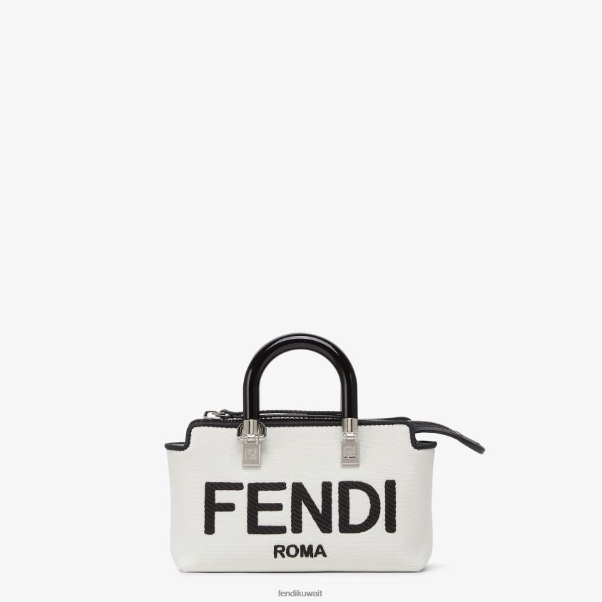 Fendi أبيض نحيف حقيبة بوسطن صغيرة من القماش مع تطريز روما RTJZ700 مُكَمِّلات