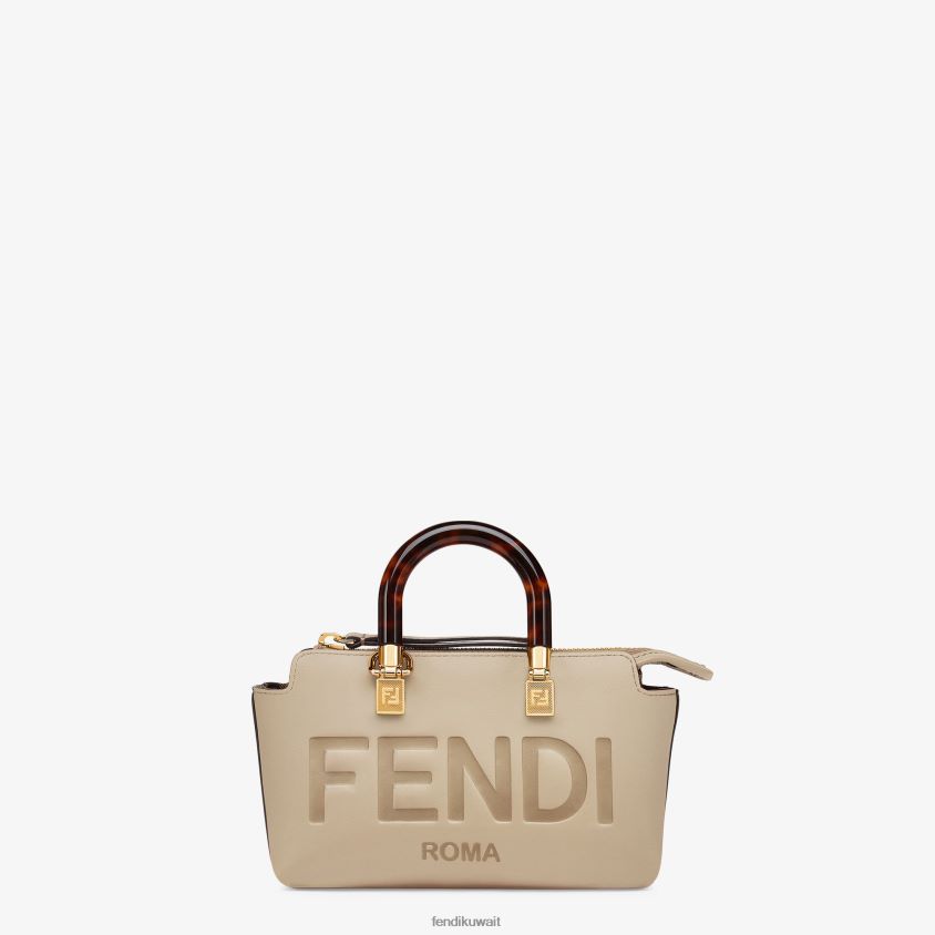 Fendi اللون البيج نحيف حقيبة بوسطن صغيرة من جلد الحمامة RTJZ826 مُكَمِّلات