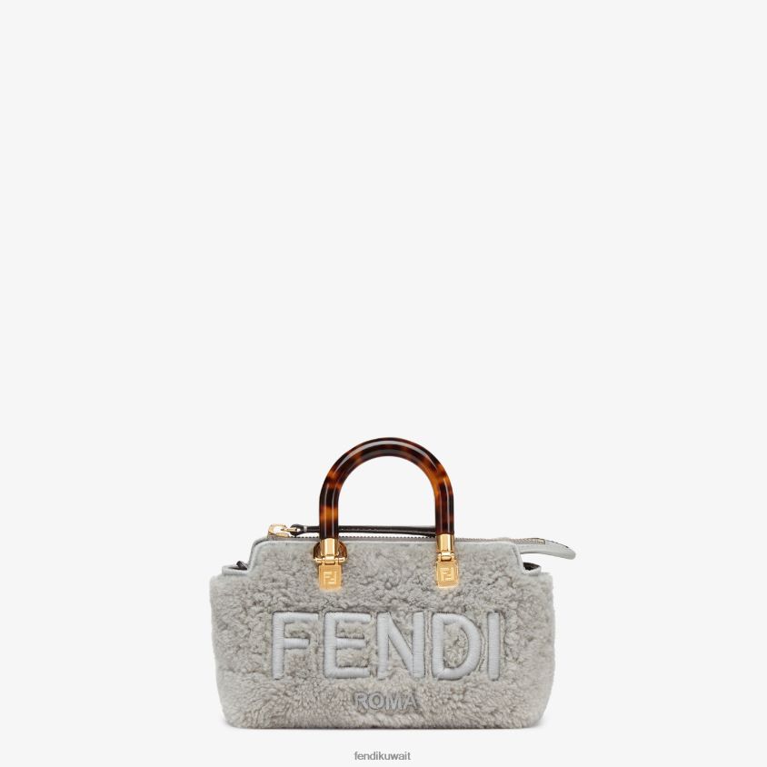 Fendi رمادي نحيف حقيبة بوسطن صغيرة من جلد الغنم RTJZ837 مُكَمِّلات
